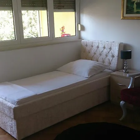 Апартаменты Near The Beach *